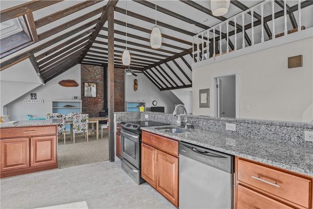 167 Coggeshall Avenue E, Newport, RI 02840