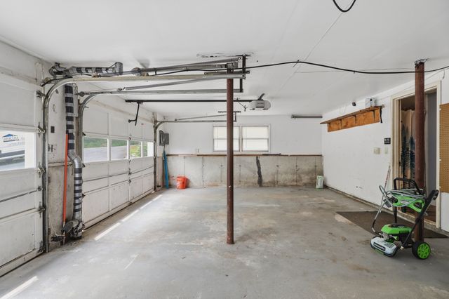 1373 N Orange Rd, Athol, MA 01331