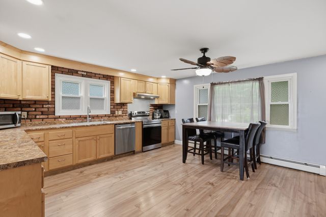 1373 N Orange Rd, Athol, MA 01331