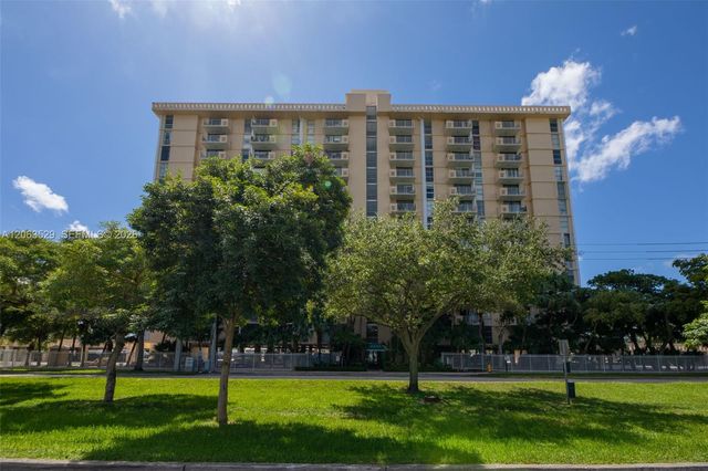 2350 NE 135th St 1503, North Miami, FL 33181