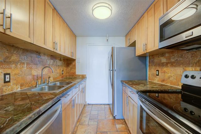 2350 NE 135th St 1503, North Miami, FL 33181