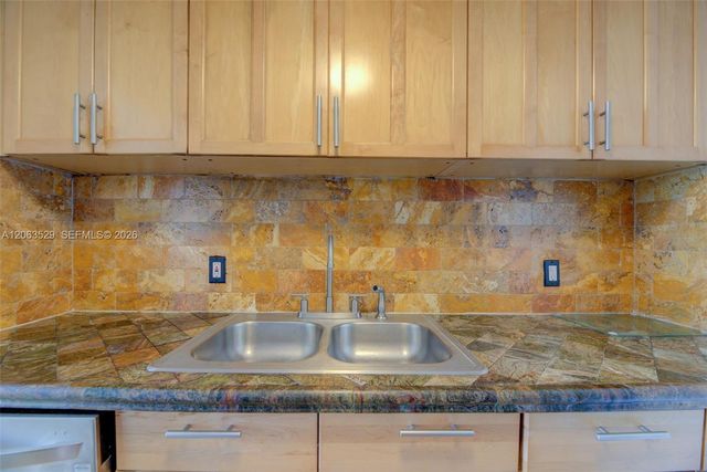 2350 NE 135th St 1503, North Miami, FL 33181