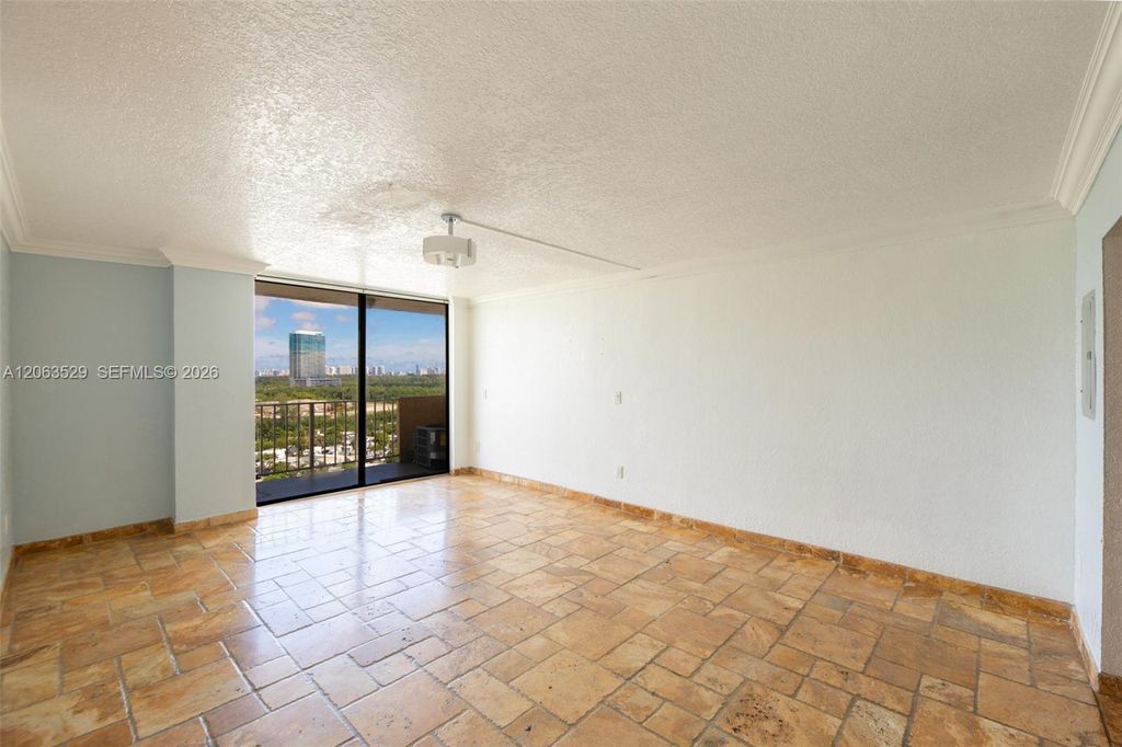 2350 NE 135th St 1503, North Miami, FL 33181