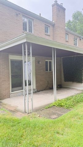 121 Connie Dr B, Ross Twp, PA 15214