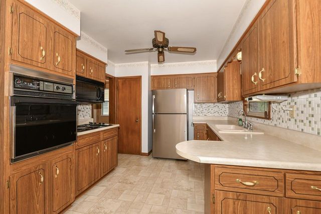 1631 W Bottsford AVENUE, Milwaukee, WI 53221