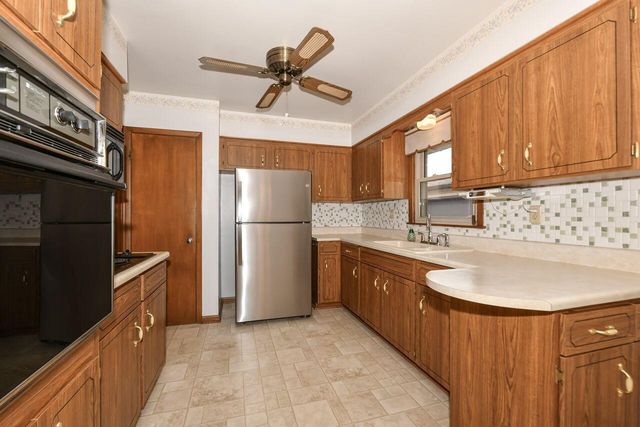 1631 W Bottsford AVENUE, Milwaukee, WI 53221