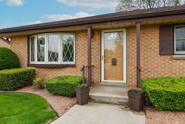1631 W Bottsford AVENUE, Milwaukee, WI 53221
