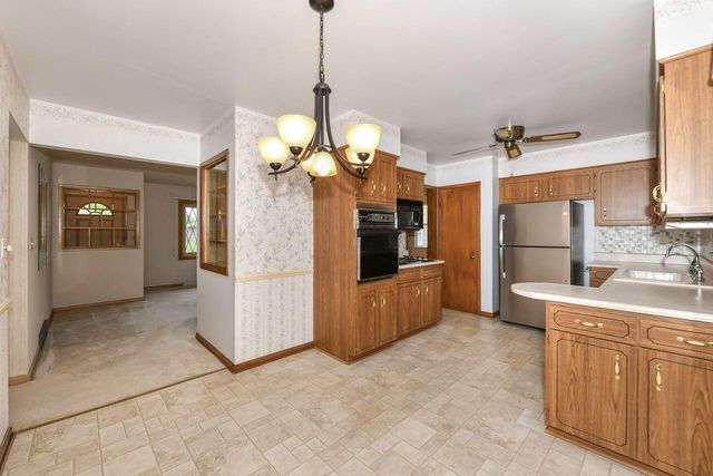 1631 W Bottsford AVENUE, Milwaukee, WI 53221