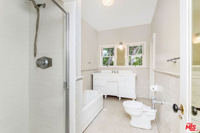 846 S Lucerne Boulevard, Los Angeles, CA 90005