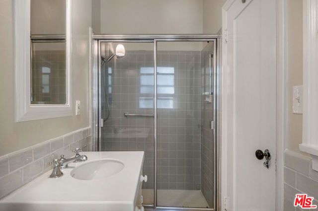 846 S Lucerne Boulevard, Los Angeles, CA 90005