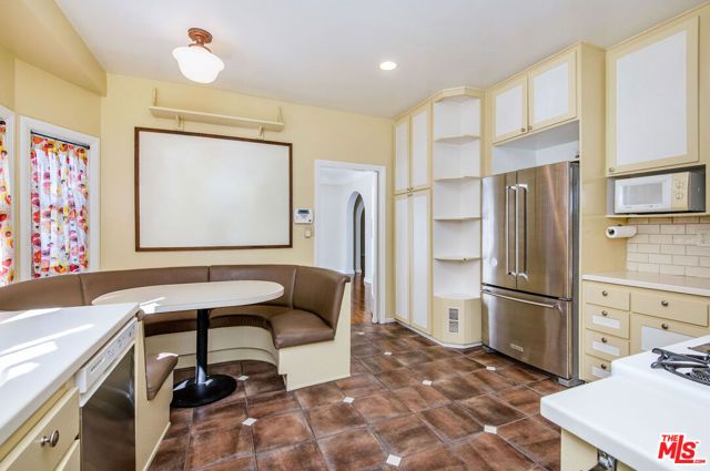 846 S Lucerne Boulevard, Los Angeles, CA 90005