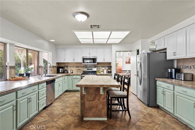 3406 Lennox Court, Palmdale, CA 93551