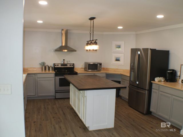 12181 Perdido Street, Lillian, AL 36549