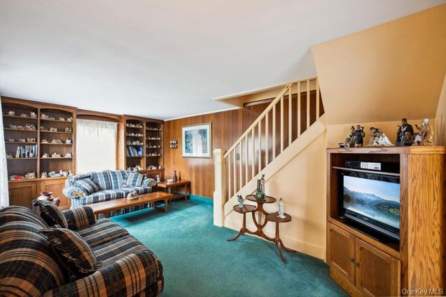 9 Lakeland Avenue, Patchogue, NY 11772