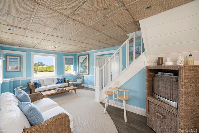 9 Lakeland Avenue, Patchogue, NY 11772