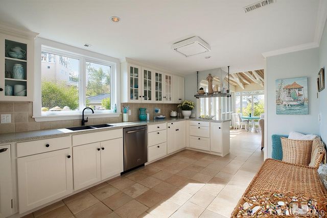 9 Lakeland Avenue, Patchogue, NY 11772