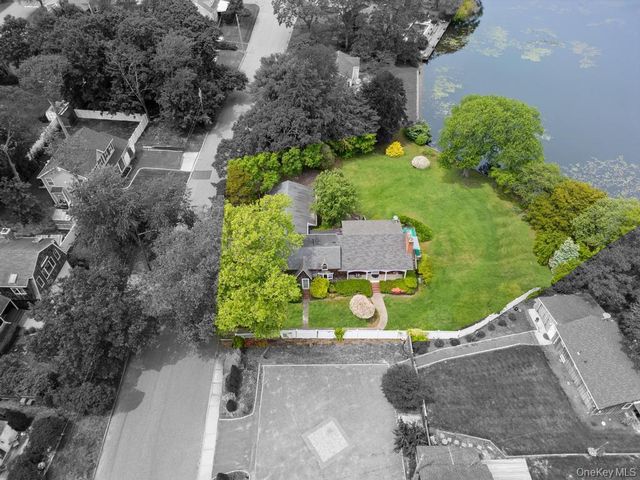 9 Lakeland Avenue, Patchogue, NY 11772