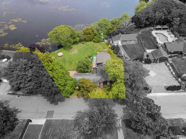 9 Lakeland Avenue, Patchogue, NY 11772