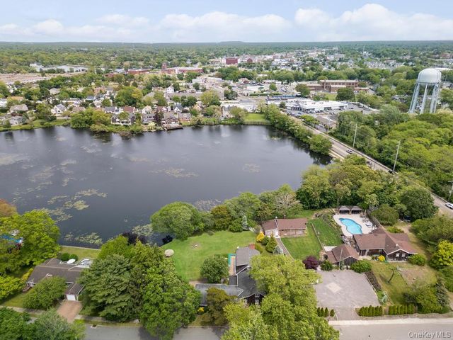 9 Lakeland Avenue, Patchogue, NY 11772