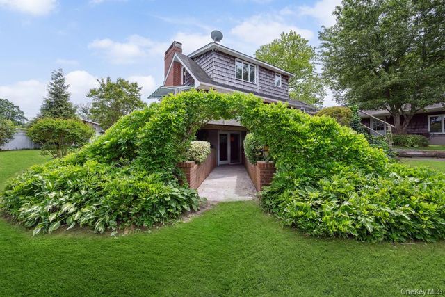 9 Lakeland Avenue, Patchogue, NY 11772