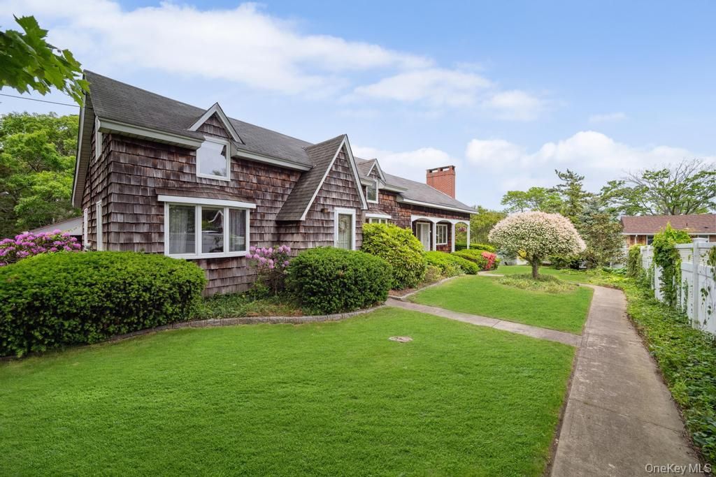 9 Lakeland Avenue, Patchogue, NY 11772