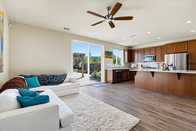 127 Berriman Loop, Grass Valley, CA 95945