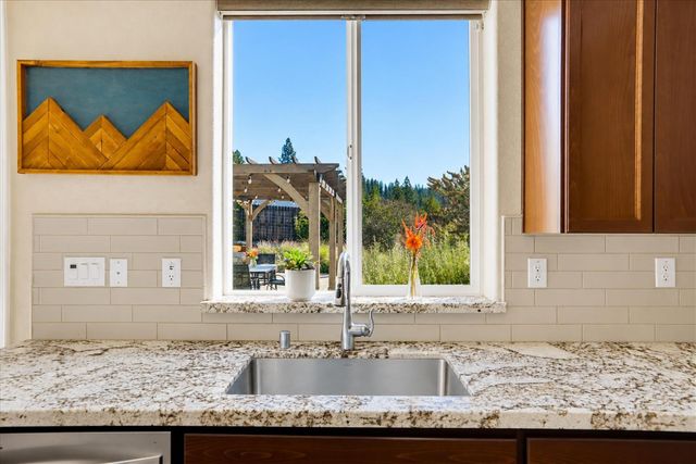 127 Berriman Loop, Grass Valley, CA 95945