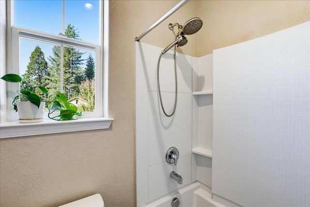 127 Berriman Loop, Grass Valley, CA 95945