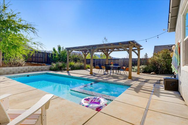 127 Berriman Loop, Grass Valley, CA 95945