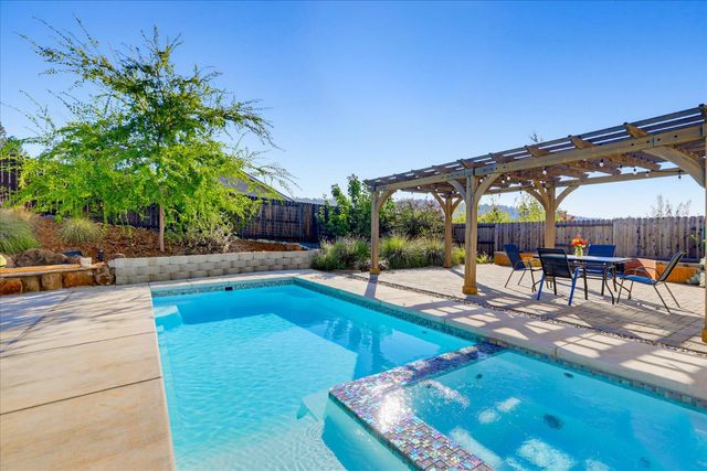 127 Berriman Loop, Grass Valley, CA 95945
