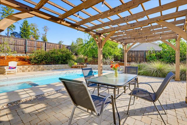 127 Berriman Loop, Grass Valley, CA 95945