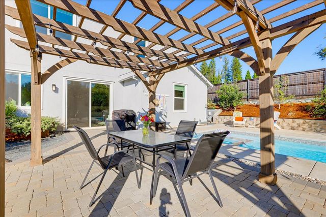 127 Berriman Loop, Grass Valley, CA 95945