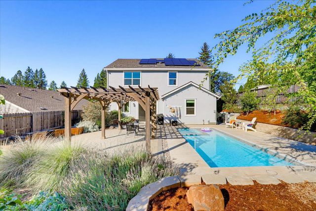 127 Berriman Loop, Grass Valley, CA 95945