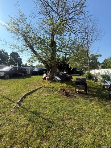 39 Pleasant Avenue, Roosevelt, NY 11575