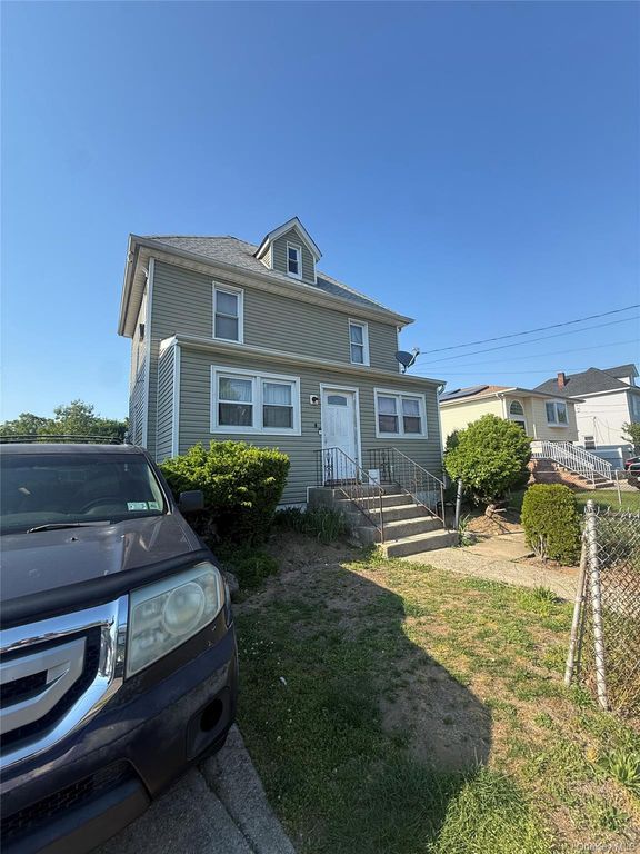 39 Pleasant Avenue, Roosevelt, NY 11575