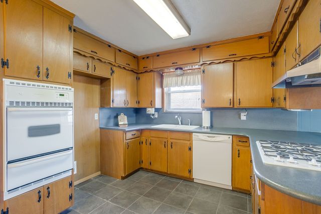 308 Thompson Court, Saginaw, TX 76179