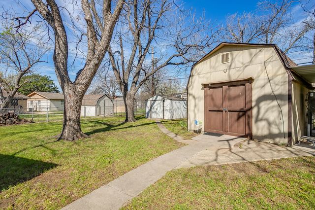 308 Thompson Court, Saginaw, TX 76179