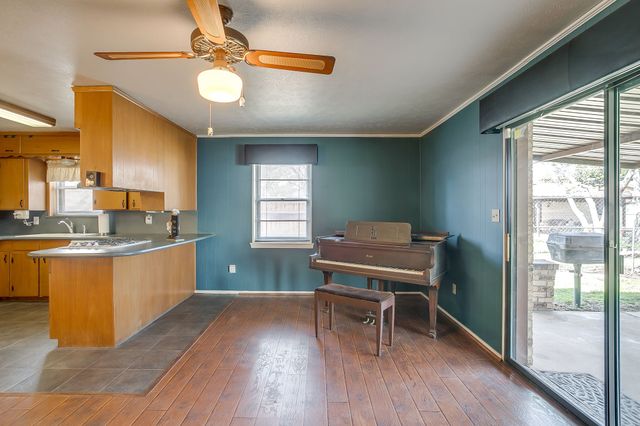 308 Thompson Court, Saginaw, TX 76179