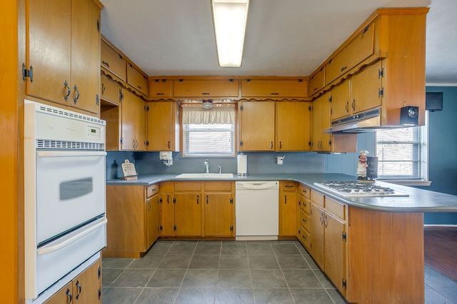 308 Thompson Court, Saginaw, TX 76179