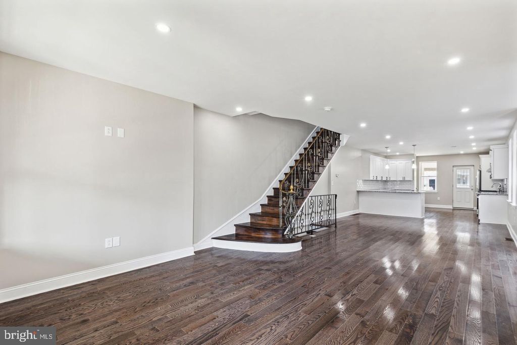 1821 W PORTER ST, PHILADELPHIA, PA 19145 — photo 2