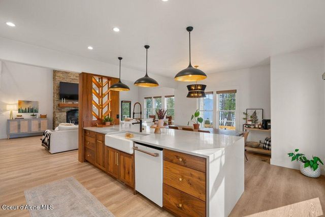 357 E David Thompson Rd, Hope, ID 83836