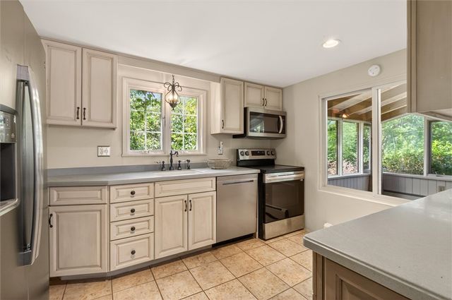 52 Mill Road, Greece, NY 14626