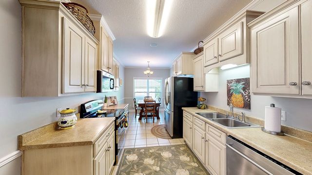 218 Azalea Lane, Headland, AL 36345