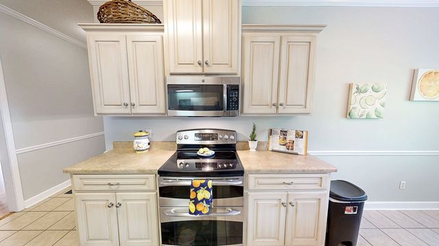 218 Azalea Lane, Headland, AL 36345