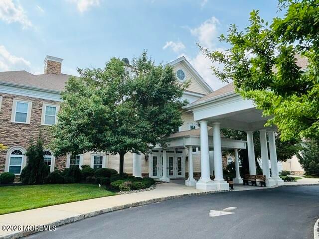 61 Diamond Spring Drive, Monroe, NJ 08831
