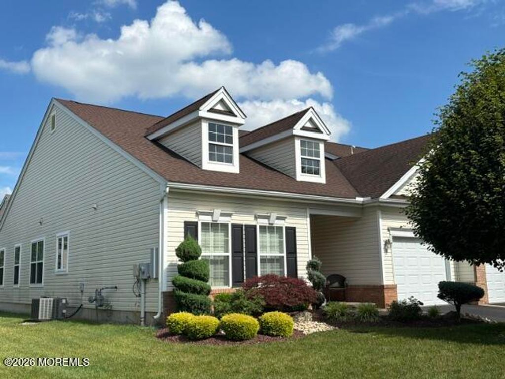 61 Diamond Spring Drive, Monroe, NJ 08831