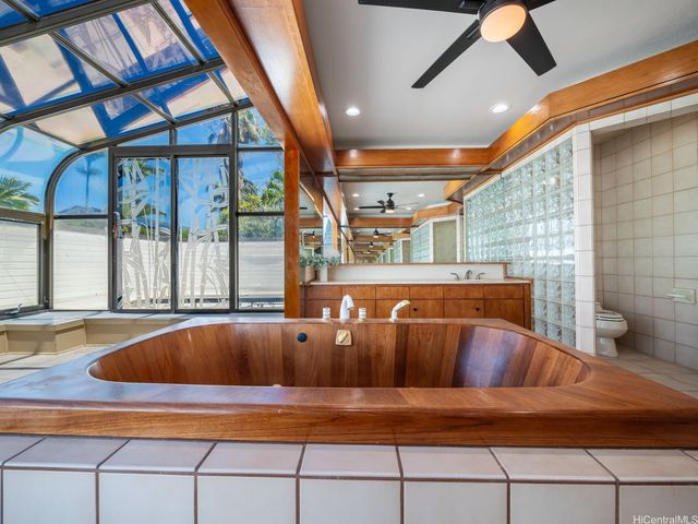 824 N Kalaheo Avenue A, Kailua, HI 96734