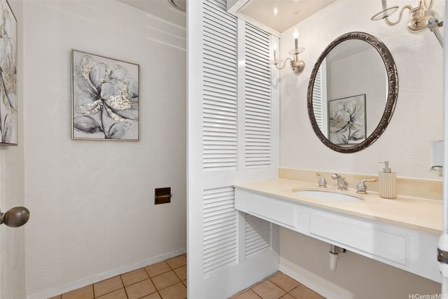 824 N Kalaheo Avenue A, Kailua, HI 96734