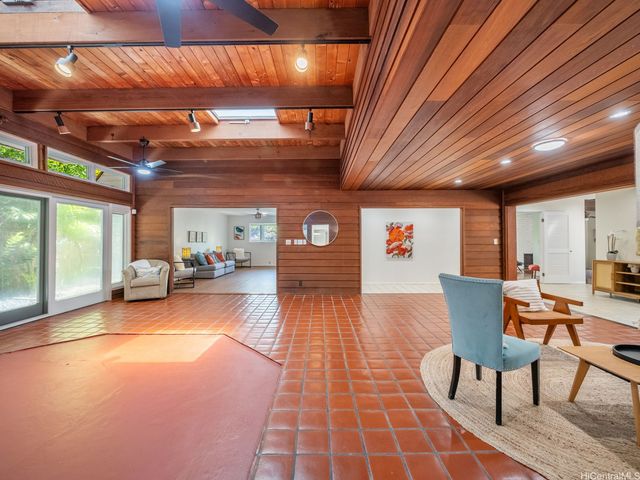 824 N Kalaheo Avenue A, Kailua, HI 96734
