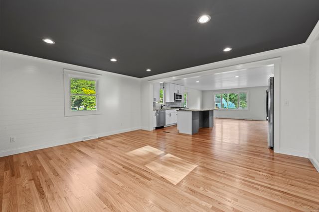 15 Lancaster Road, Glastonbury, CT 06033